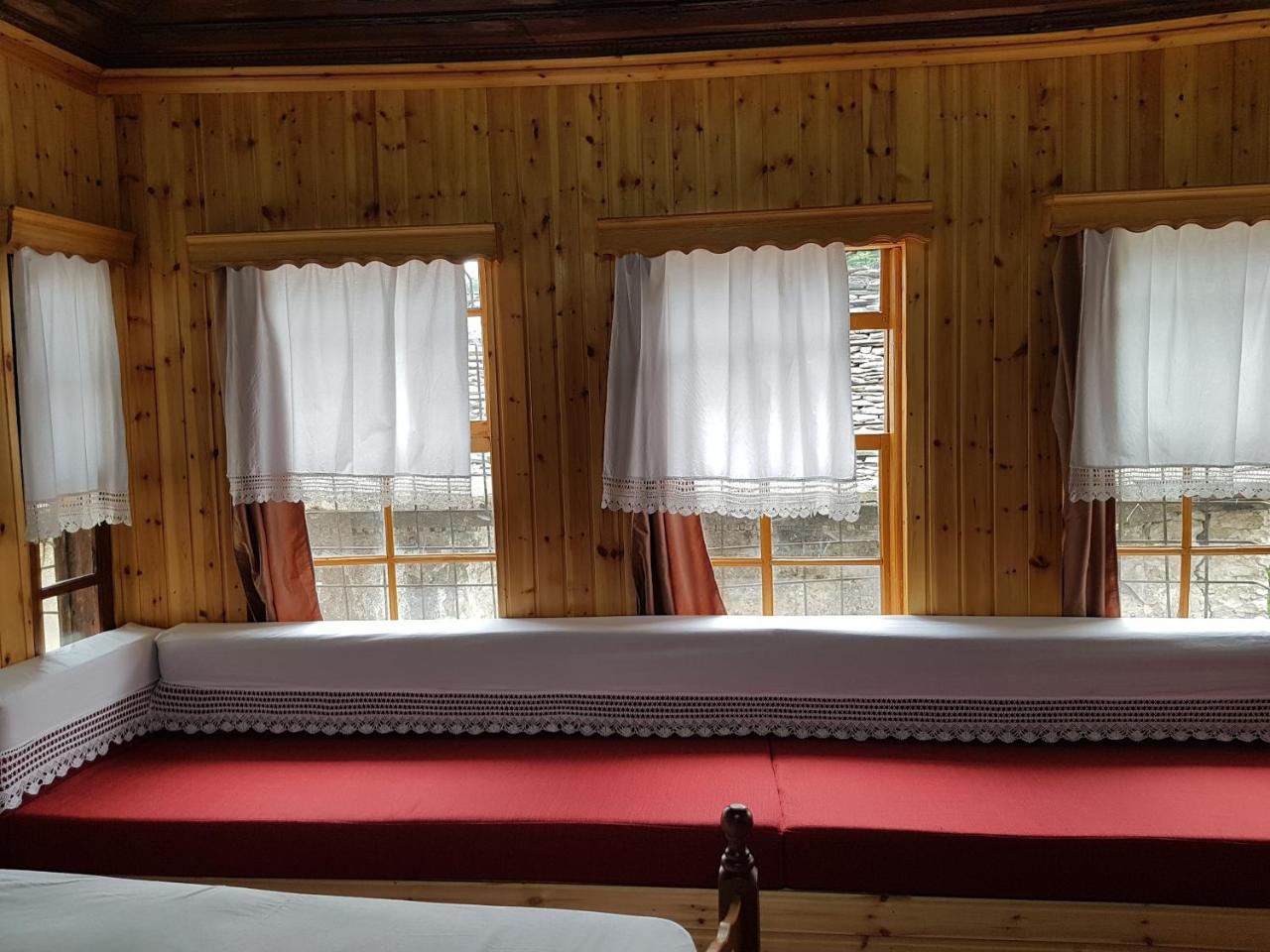 Eva Guesthouse Gjirokaster Ngoại thất bức ảnh